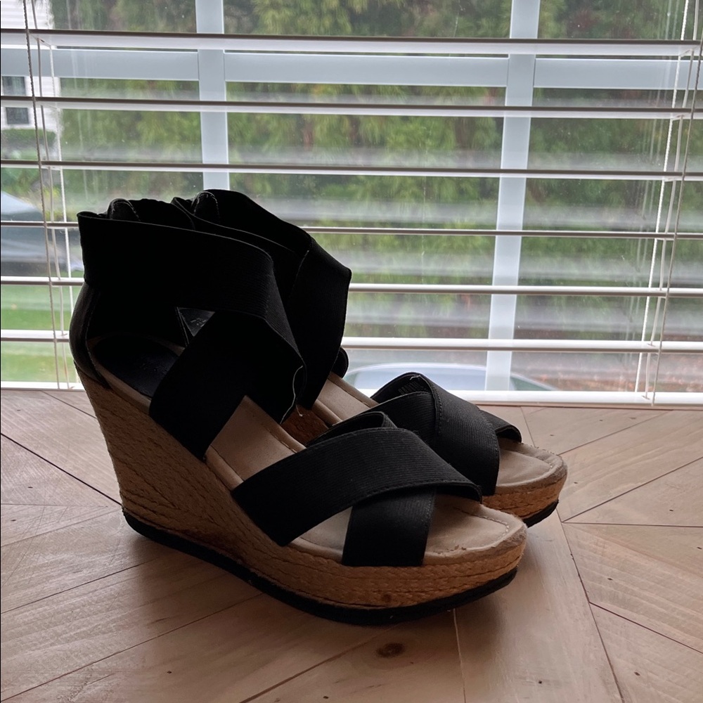 Kenneth Cole Reaction Black and Tan Wedge Sandals